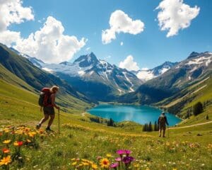 Wie erlebt man die Alpenlandschaften im Sommer?